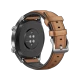Huawei Watch GT Classic 46.5 mm gri akıllı saat, kahverengi kayışı ve arka sensörleriyle gösteriliyor.