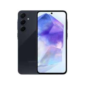 Siyah Samsung Galaxy A55 akıllı telefonun ön ve arka yüzü, üçlü arka kamera ve ekran tasarımıyla