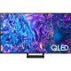 Samsung 75Q70D QLED Ultra HD 4K TV, canlı renklerle QLED yazısı öne çıkan vitrin televizyonu