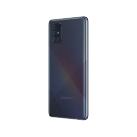 Samsung Galaxy A71 siyah akıllı telefonun arka yüzü, dörtlü kamera modülü ve Samsung logosu görünümü
