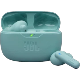 JBL Vibe Beam 2 Tam Kablosuz mavi kulaklık, açık şarj kutusu ve yanında tek kulaklıkla sergileniyor