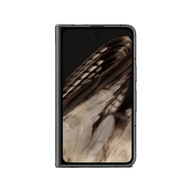 Siyah Google Pixel Fold akıllı telefon, açık katlanabilir ekranında tüy desenli duvar kâğıdıyla