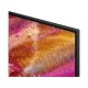 Samsung 115QN90F QLED Ultra HD 4K TV, zengin renkli çim manzarası ekranda, genel siyah tasarım