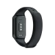 Xiaomi Smart Band 8 Active siyah akıllı bileklik, arka sensörleri ve kavisli kayışıyla gösteriliyor