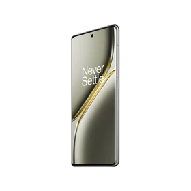 OnePlus Ace 3 Pro gümüş akıllı telefon, ince çerçeveli ekranı ve kavisli kenar tasarımıyla önden görünüm