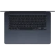 Apple MacBook Air M5 10CPU 10GPU 15.3 inç laptop, koyu mavi renk üstten klavye ve geniş trackpad görünümü