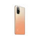 Turuncu Xiaomi Redmi Note 10 Pro akıllı telefonun arka yüzü, çoklu kamera modülüyle yan açıdan görünüm