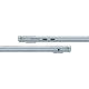 Açık mavi Apple MacBook Air M4 15.3 inç laptop, ince yan profil ve bağlantı noktalarıyla detaylı görünüm