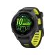 Garmin Forerunner 265S siyah akıllı saat, yeşil detaylı kayış ve renkli ekranıyla üç çeyrek görünüm