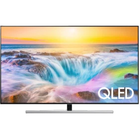 Samsung 55Q80R QLED 55 inç Ultra HD 4K televizyon; canlı renkler ve QLED yazısı ekranda.