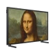 Samsung 32LS03B Full HD FHD QLED TV; siyah ekran tasarımı ve Mona Lisa temalı görüntü ile uyumlu izleme