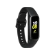 Samsung Galaxy Fit siyah akıllı bileklik, kavisli ekranında saat ve adım sayacıyla önden görünür