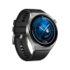 Huawei Watch GT 3 Pro Titanyum akıllı saat, siyah kordon ve mavi kadranla önden görünür