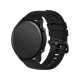 Xiaomi Mi Watch siyah akıllı saat, yuvarlak kadran ve delikli silikon kayışıyla üç çeyrek açıdan görünür.