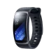 Samsung Gear Fit 2 siyah akıllı bileklik, renkli ekranı ve ayarlanabilir kordonuyla önden görünür.