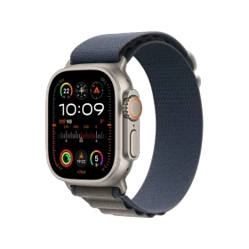 Apple Watch Ultra 2 titanyum kasa ve Alpine Loop akıllı saat, siyah ekranda aktivite göstergeleri