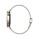 Xiaomi Watch S4 41mm Milanese altın akıllı saatin ince kasa ve örgü metal kordon yandan görünümü