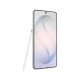 Beyaz Samsung Galaxy S26 Ultra akıllı telefon, ince çerçeveli ekran ve yanında beyaz S Pen kalemle görünüm