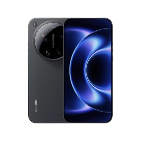 Xiaomi 17 Ultra siyah akıllı telefon, ön ekran ve arka Leica kamera modülüyle vitrin görünümü