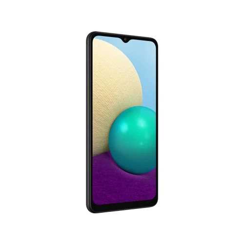 Siyah Samsung Galaxy A02 akıllı telefonun önden görünümü, damla çentikli ekran tasarımıyla birlikte