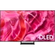 Samsung 77S90C OLED Ultra HD 4K Televizyon, siyah çerçeveli ve pembe OLED ekran deseniyle sunulur