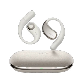 Xiaomi OpenWear Stereo Tam Kablosuz bej kulaklık ve şarj kutusu, açık kulak tasarımıyla birlikte gösteriliyor