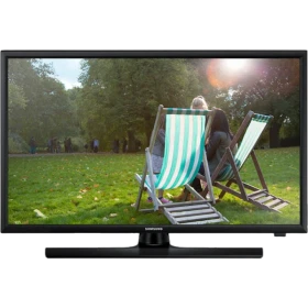Samsung T28E310EW HD Ready LED televizyon; bahçede manzaralı ekranda oturma sahnesi gösterimi