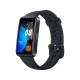 Huawei Band 8 siyah akıllı bileklik, renkli ekranı ve ayarlanabilir silikon kordonuyla önden görünüm