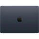Apple MacBook Air M5 13,6 inç laptop, lacivert renkte kapalı kasa ve üst kapakta Apple logosu