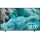 Samsung 98Q7FA Ultra HD 4K QLED televizyon ekranında QLED yazısı görünen vitrin tasarımı, genel renk.