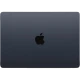 Apple MacBook Air M2 13.6 inç laptop, koyu mavi renkte kapalı kasa ve ortada Apple logosu