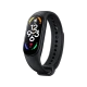 Xiaomi Mi Band 7 siyah akıllı bileklik, renkli ekranı ve ayarlanabilir silikon kordonuyla önden görünüm