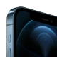 Apple iPhone 12 Pro mavi akıllı telefonun üst köşe yakın planı, ekran ve yan tuş detayları