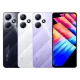 Siyah Infinix Hot 30 Play akıllı telefon, üçlü arka kamera tasarımı ve geniş ekran görünümü