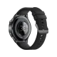 Xiaomi Watch 5 siyah akıllı saatin yuvarlak kasası ve ayarlanabilir kordonunun arka görünümü