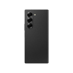 Samsung Galaxy Z Fold6 siyah akıllı telefonun arka yüzü, üçlü kamera modülü ve flaş detayıyla görünüyor