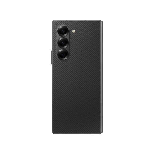 Samsung Galaxy Z Fold6 siyah akıllı telefonun arka yüzü, üçlü kamera modülü ve flaş detayıyla görünüyor