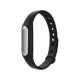 Xiaomi Mi Band 1S siyah akıllı bileklik, kavisli ekran modülü ve ayarlanabilir delikli kayış görünümü