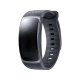 Samsung Gear Fit 2 siyah akıllı bileklik, kavisli ekranı ve ayarlanabilir silikon kayışıyla önden görünüm