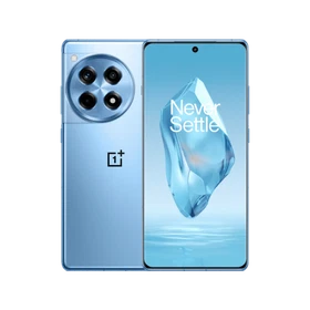 Mavi OnePlus Ace 3 akıllı telefon, ön ekranı ve yuvarlak çoklu arka kamera tasarımıyla önden ve arkadan görünüm
