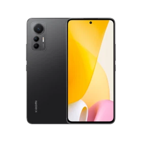 Xiaomi 12 Lite siyah akıllı telefon, ön ekran ve arka üçlü kamera tasarımıyla vitrin görünümü