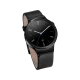 Huawei Watch Black siyah akıllı saat, yuvarlak kadran ve siyah deri kayışla önden görünür