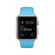 Apple Watch Sport 42 mm akıllı saat, gümüş alüminyum kasa ve mavi spor kordonuyla önden görünüm